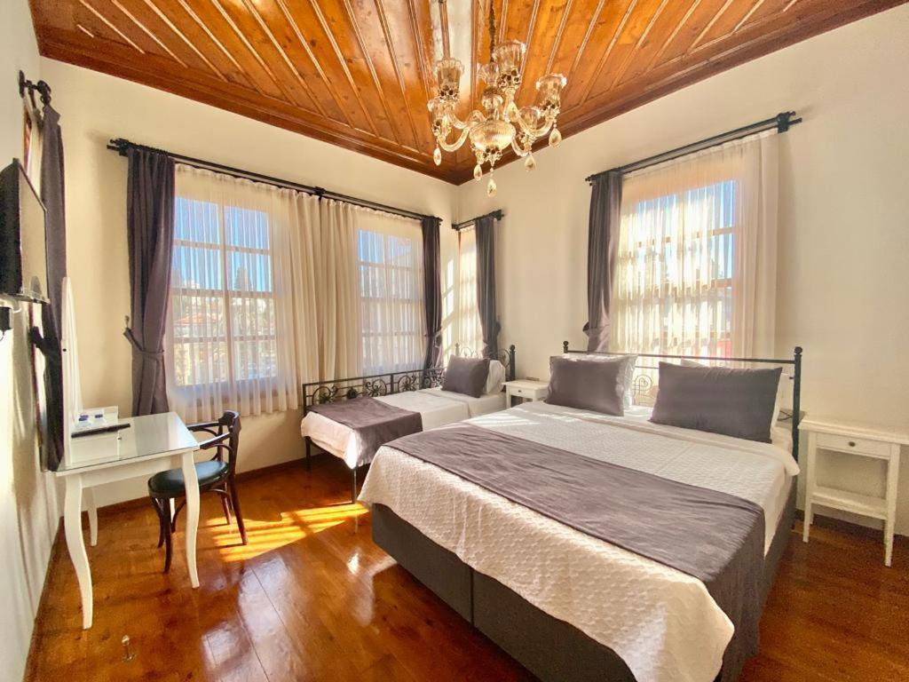 Appartamento Necip Bey Konagi Antalia Esterno foto